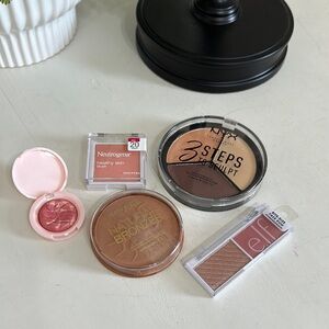 Bundle of face makeup